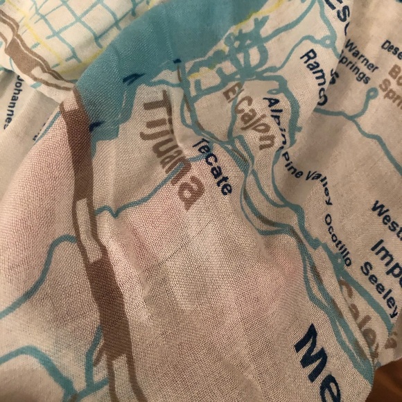 💥SOLD💥RARE Kate Spade Off The Map Scarf EUC - Picture 2 of 7